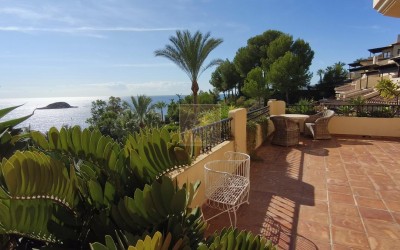 SPECTACULAR BEACHFRONT APARTMENT – VILLA GADEA, ALTEA